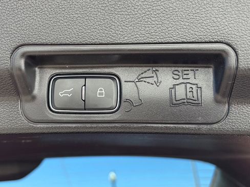 Certified 2021 Ford Explorer XLT w/ Equipment Group 202A image 8