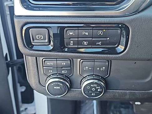 Used 2025 GMC Yukon Denali AWD/4WD image 19