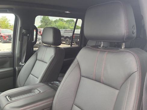 Used 2024 Chevrolet Suburban RST w/ Luxury Package AWD/4WD image 10