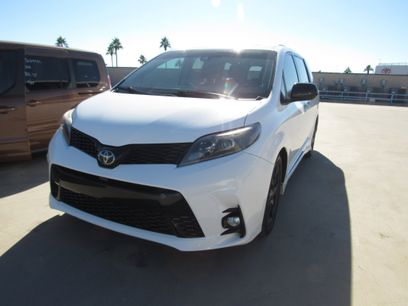 Used 2020 Toyota Sienna SE