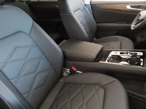 New 2025 Volkswagen Atlas SE image 26