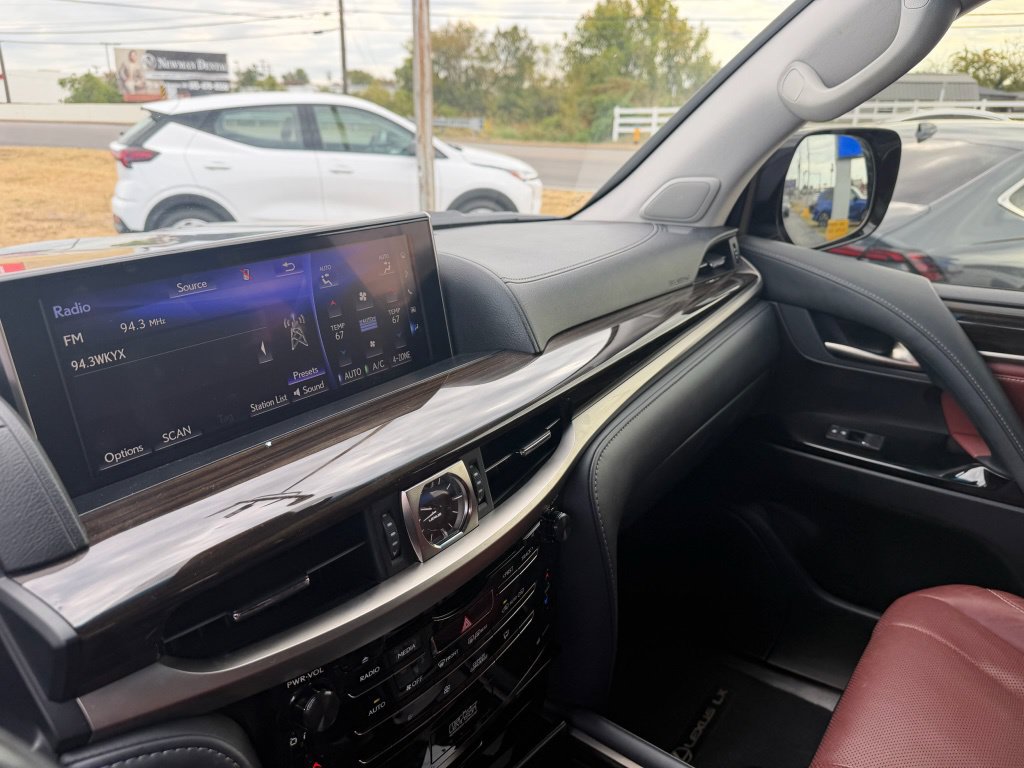 Used 2020 Lexus LX 570 4WD w/ Luxury Package image 13