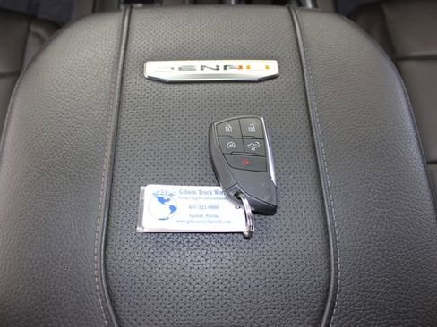 Used 2024 GMC Sierra 2500 Denali w/ Denali Reserve Package image 31