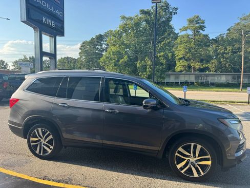 Used 2017 Honda Pilot Elite image 10