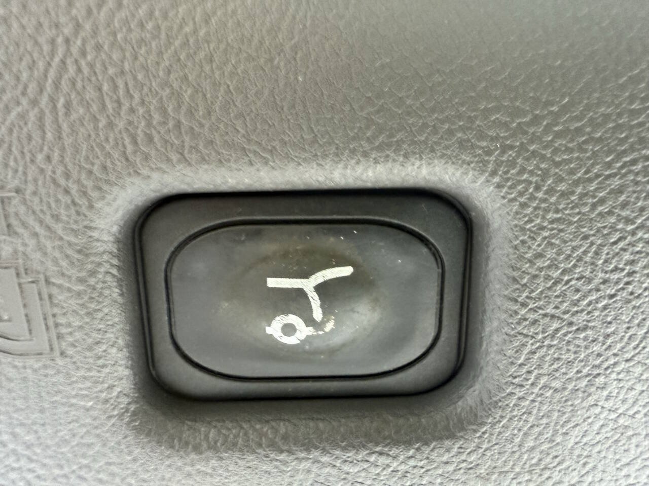 Used 2018 Lincoln MKX Reserve w/ Driver Assistance Package FWD image 25
