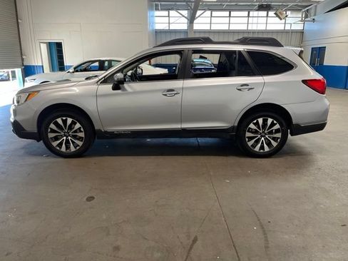 Used 2016 Subaru Outback 2.5i Limited AWD/4WD image 6