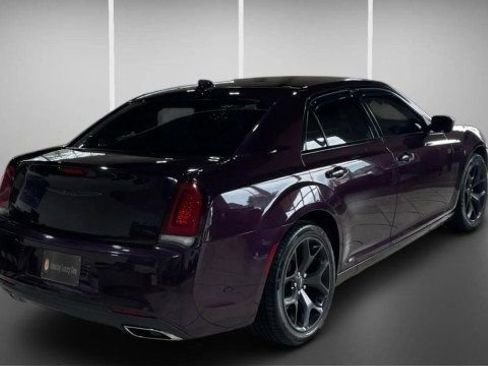 Used 2021 Chrysler 300 Touring w/ Sport Appearance Package image 4