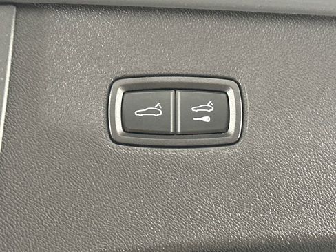 Used 2025 Porsche Cayenne Coupe AWD/4WD image 19