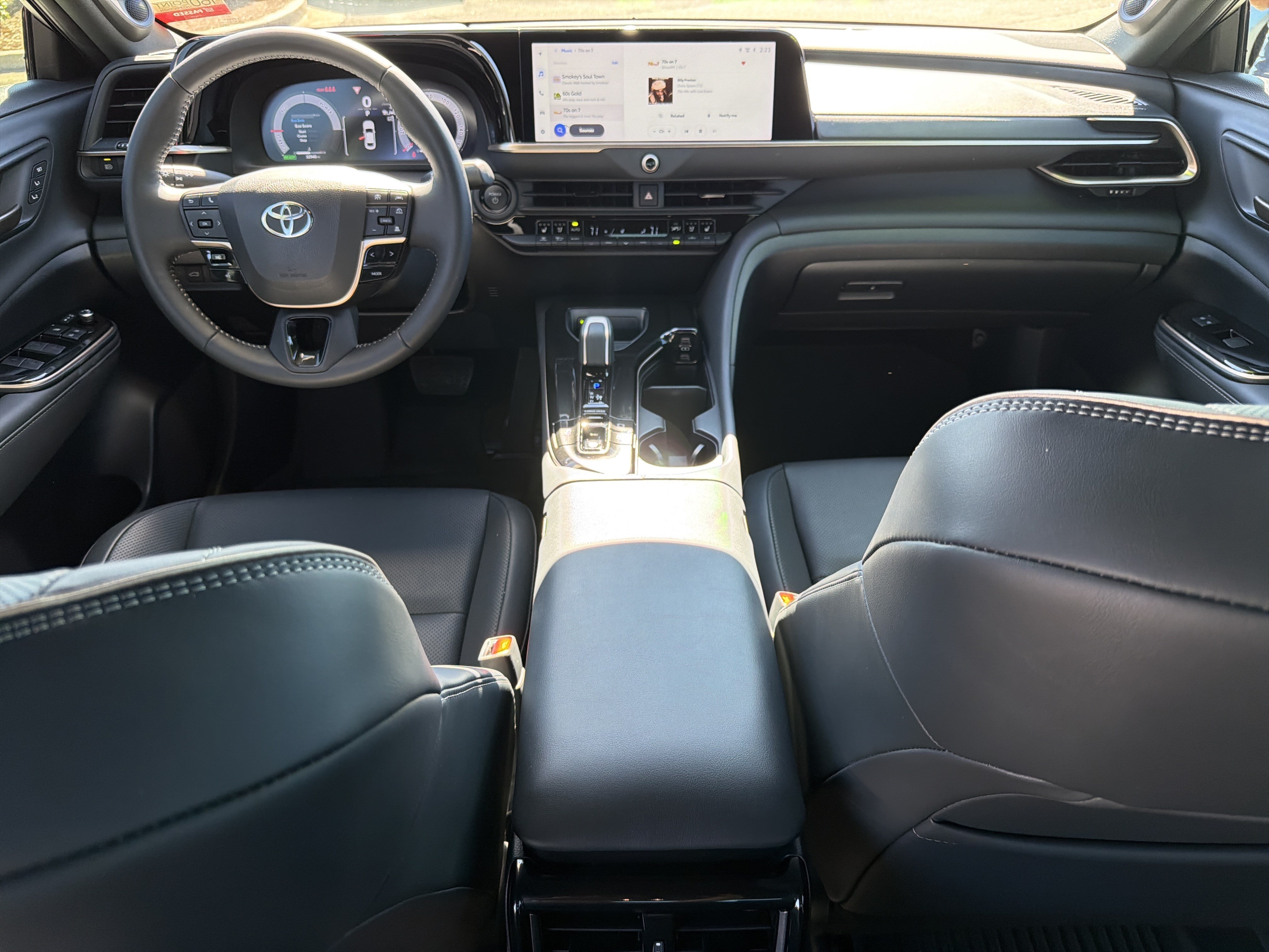 Used 2024 Toyota Crown AWD/4WD image 4