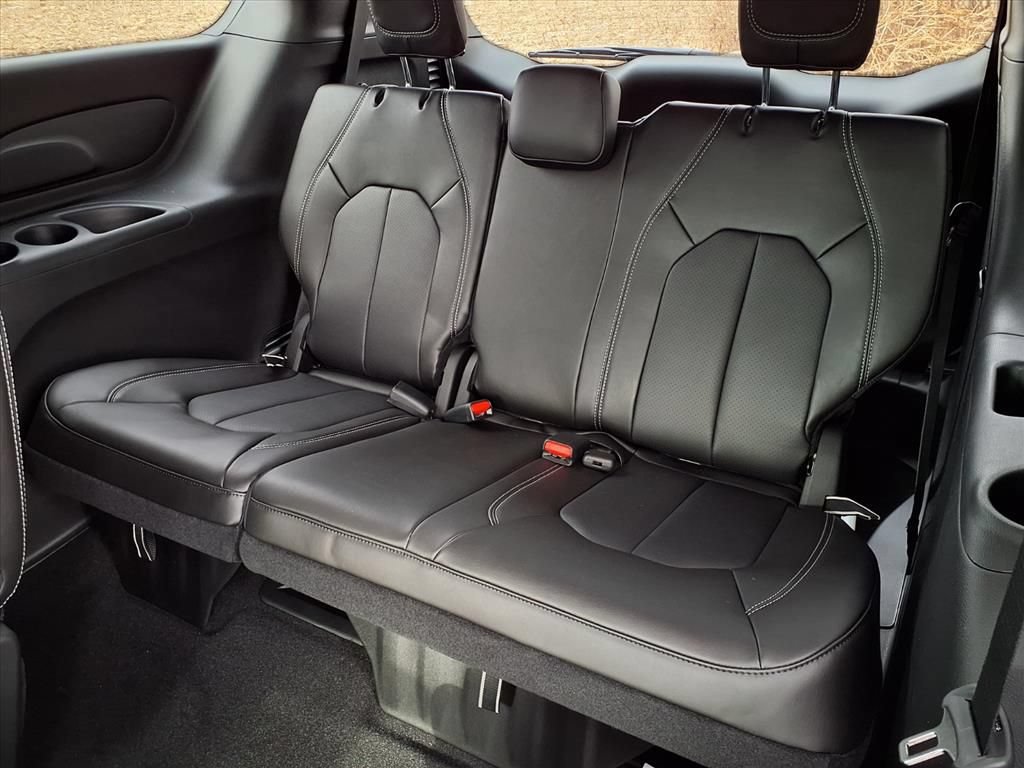 New 2026 Chrysler Pacifica Select w/ S Appearance Package FWD image 8