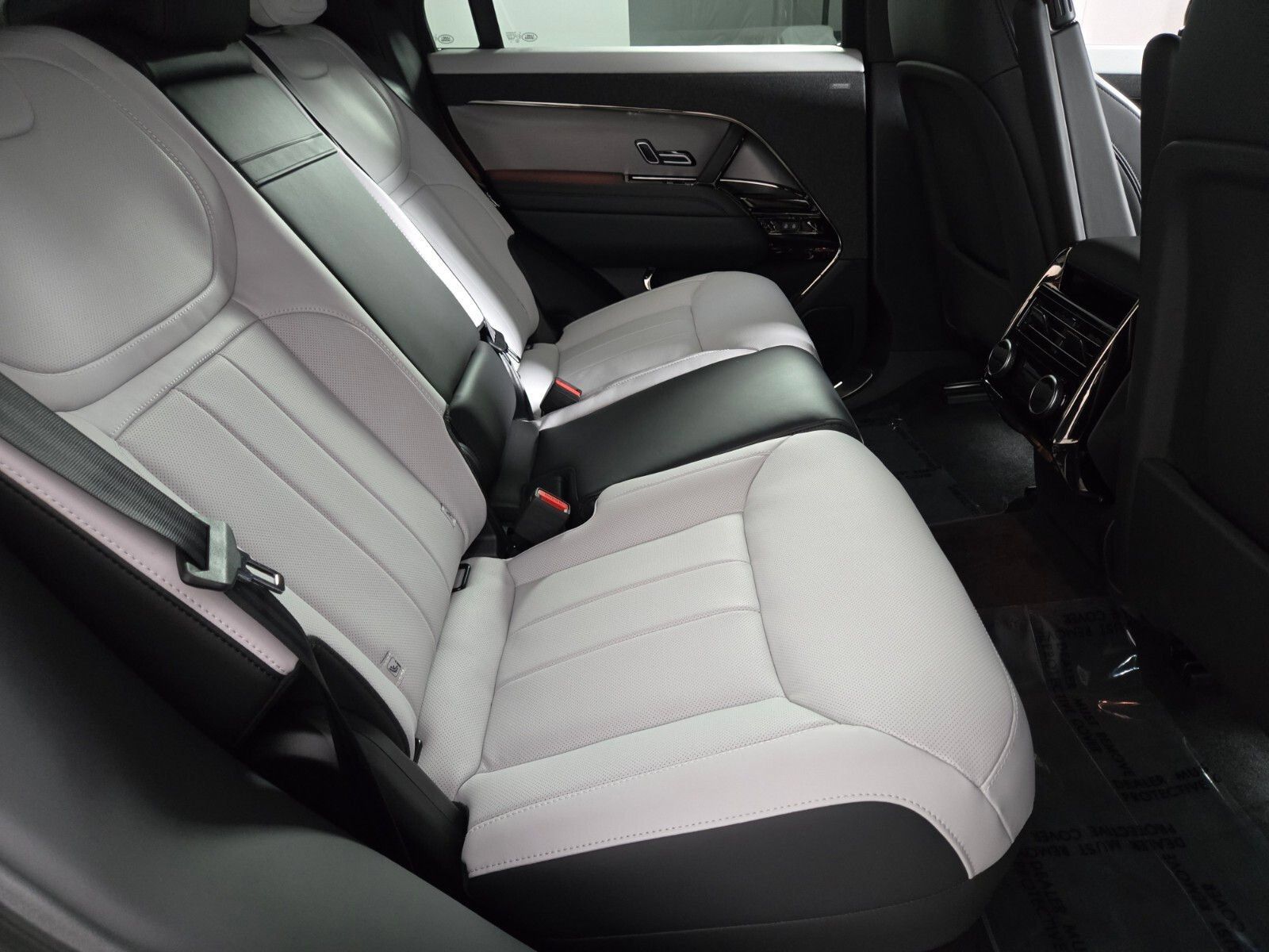 New 2026 Land Rover Range Rover Sport Dynamic SE AWD/4WD image 18