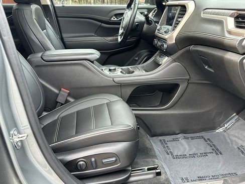 Used 2023 GMC Acadia Denali w/ Denali Technology Package image 13