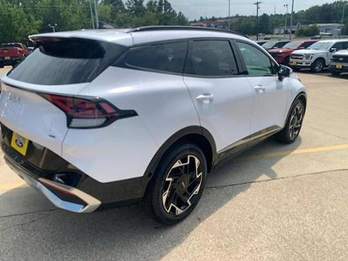 Used 2025 Kia Sportage SX image 8