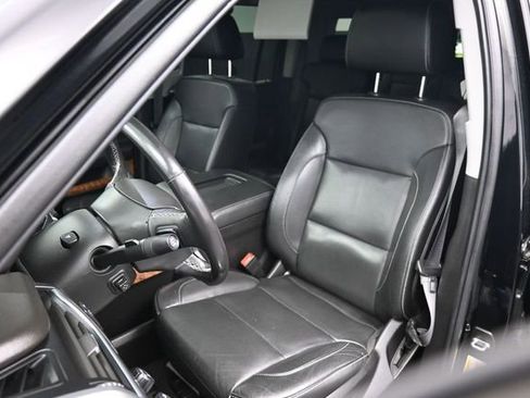 Used 2020 Chevrolet Suburban Premier AWD/4WD image 24