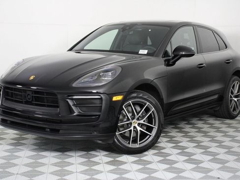 Certified 2023 Porsche Macan AWD/4WD image 1