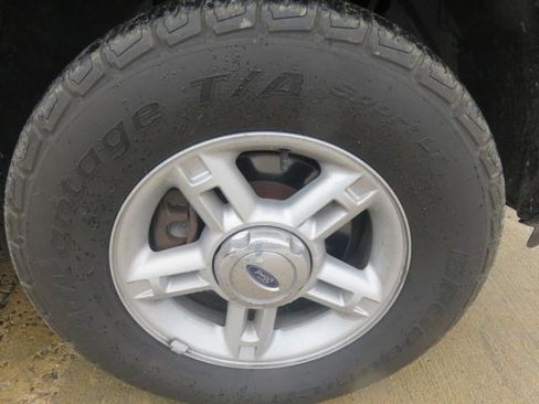 Used 2004 Ford Explorer XLT image 9