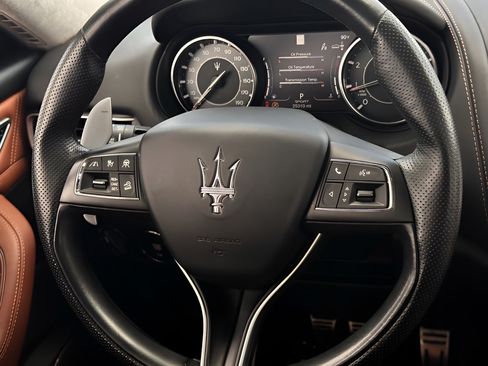 Used 2022 Maserati Levante Modena AWD/4WD image 13