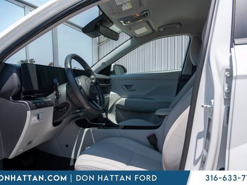 Used 2025 Hyundai Kona SEL FWD image 3
