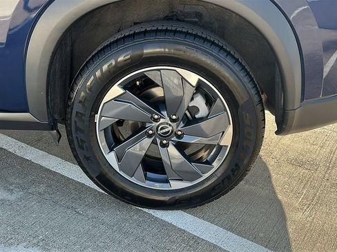 Used 2025 Nissan Rogue SV FWD image 17