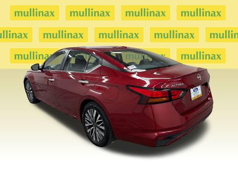 Used 2024 Nissan Altima 2.5 SV FWD image 10