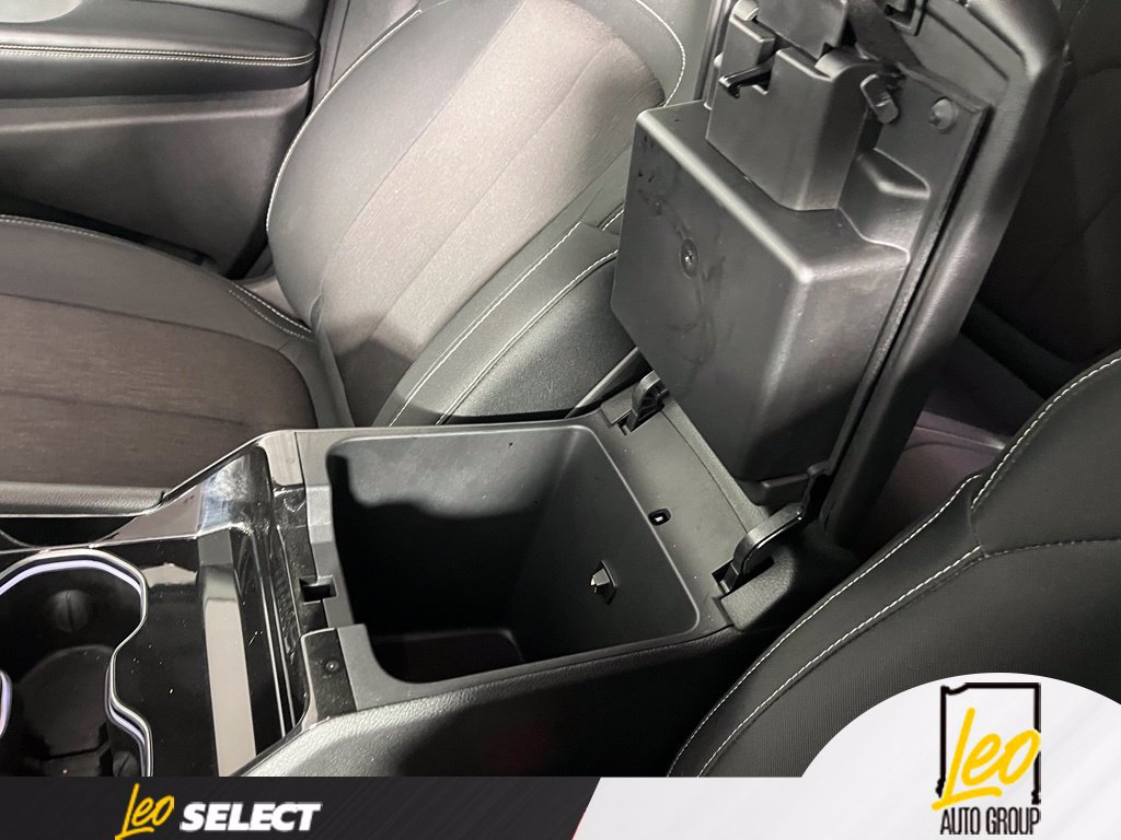 Used 2023 Jeep Grand Cherokee Laredo w/ Luxury Tech Group I RWD image 23