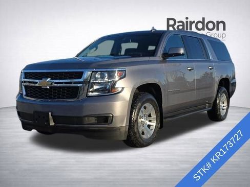 Used 2019 Chevrolet Suburban LT image 3