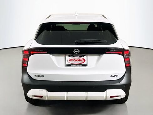 Used 2025 Nissan Kicks SV AWD/4WD image 16