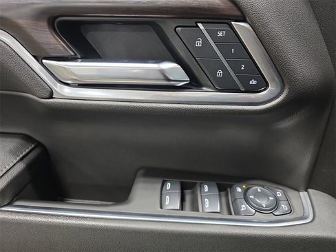 Certified 2025 GMC Sierra 1500 SLT image 28