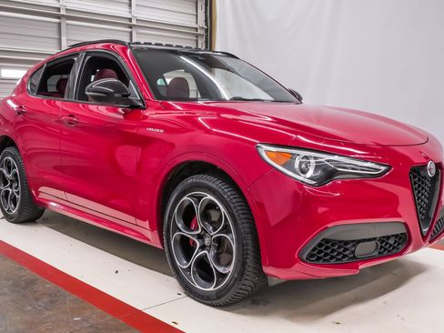 Used 2022 Alfa Romeo Stelvio Veloce AWD/4WD image 5