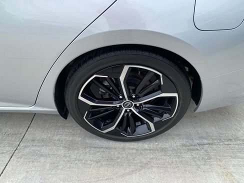 Used 2024 Nissan Altima 2.5 SR FWD image 12