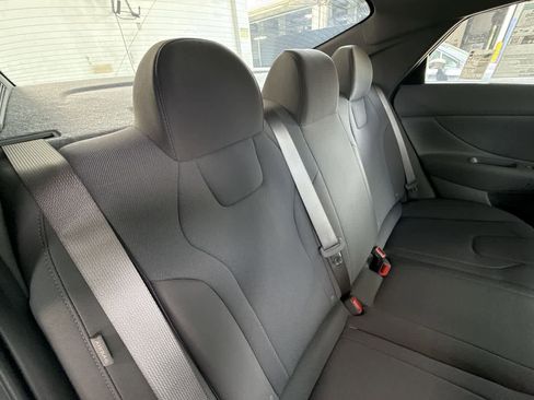 Used 2025 Hyundai Elantra SE FWD image 26