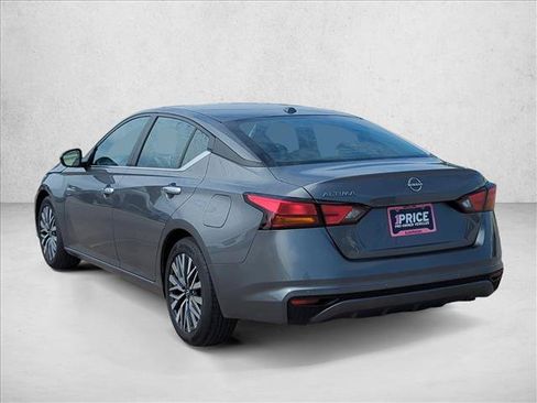 Used 2025 Nissan Altima 2.5 SV FWD image 9