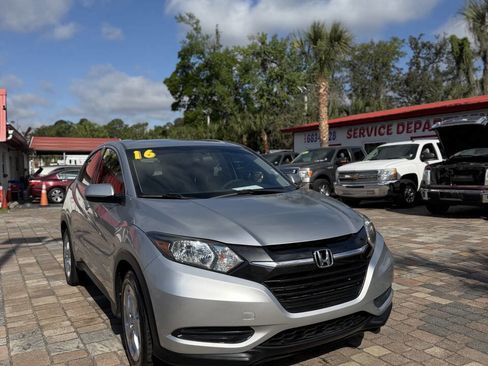 Used 2016 Honda HR-V LX image 2