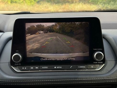 Used 2023 Nissan Rogue SV image 37