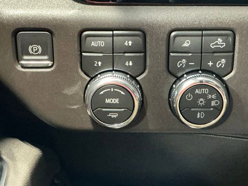 Used 2026 GMC Sierra 1500 SLT image 6