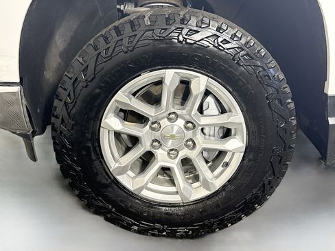 Used 2023 Chevrolet Silverado 1500 LT image 38