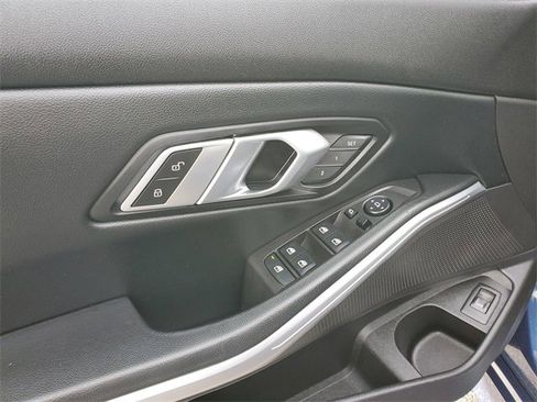 Used 2023 BMW 330i xDrive Sedan w/ Premium Package image 11