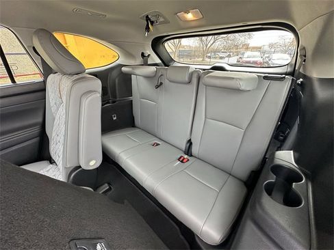 Used 2023 Toyota Highlander Bronze Edition image 25