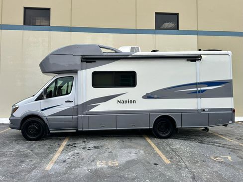 Used 2017 Mercedes-Benz Sprinter 3500 image 2