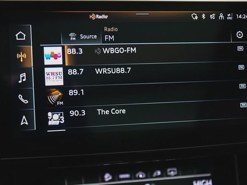 Used 2024 Audi Q8 e-tron Premium Plus w/ Premium Plus Package image 22