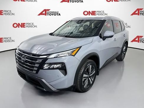 Used 2025 Nissan Rogue SL FWD image 3
