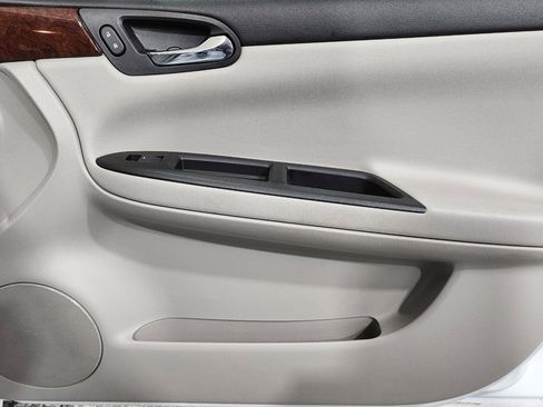 Used 2010 Chevrolet Impala LT FWD image 20