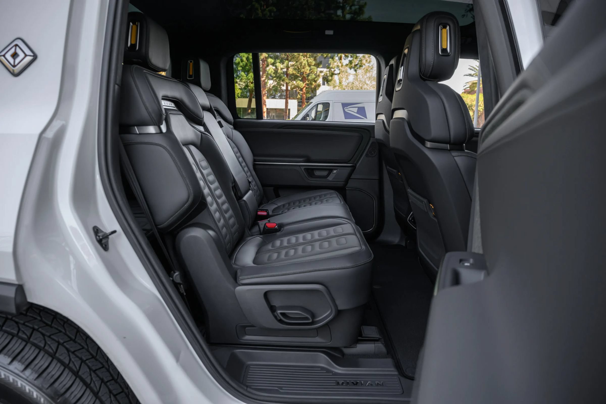 Used 2025 Rivian R1S Adventure Dual AWD/4WD image 30