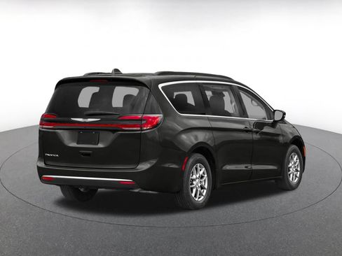 Used 2022 Chrysler Pacifica Limited FWD image 2