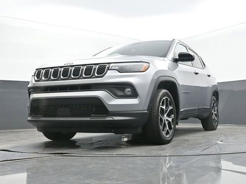 Used 2024 Jeep Compass Latitude image 54