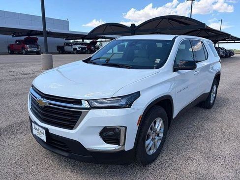 Used 2023 Chevrolet Traverse LS FWD image 1