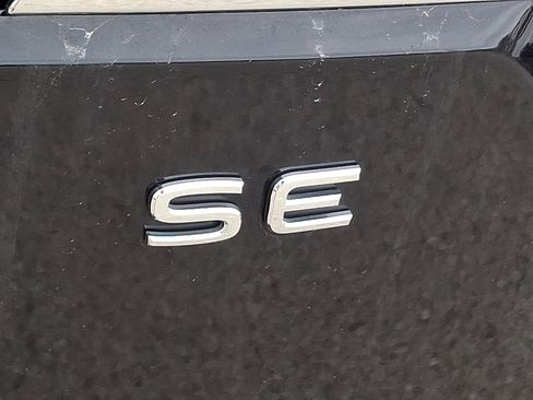 Used 2024 Volkswagen Atlas SE image 31