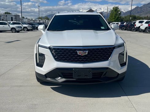 Used 2024 Cadillac XT4 Premium Luxury image 8