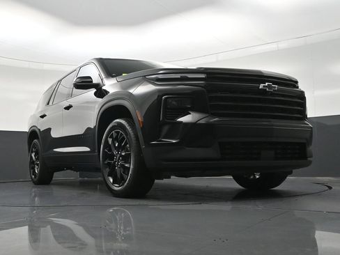 Used 2024 Chevrolet Traverse LS w/ Midnight/Sport Edition FWD image 30