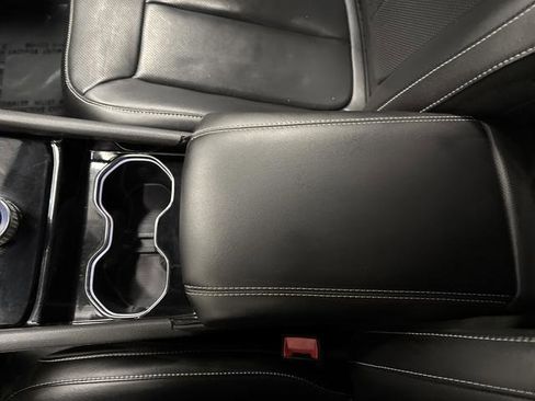 Used 2023 Jeep Grand Cherokee Limited w/ Luxury Tech Group II image 19